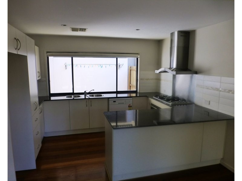 2/5 Livingstone Street, Yeerongpilly QLD 4105