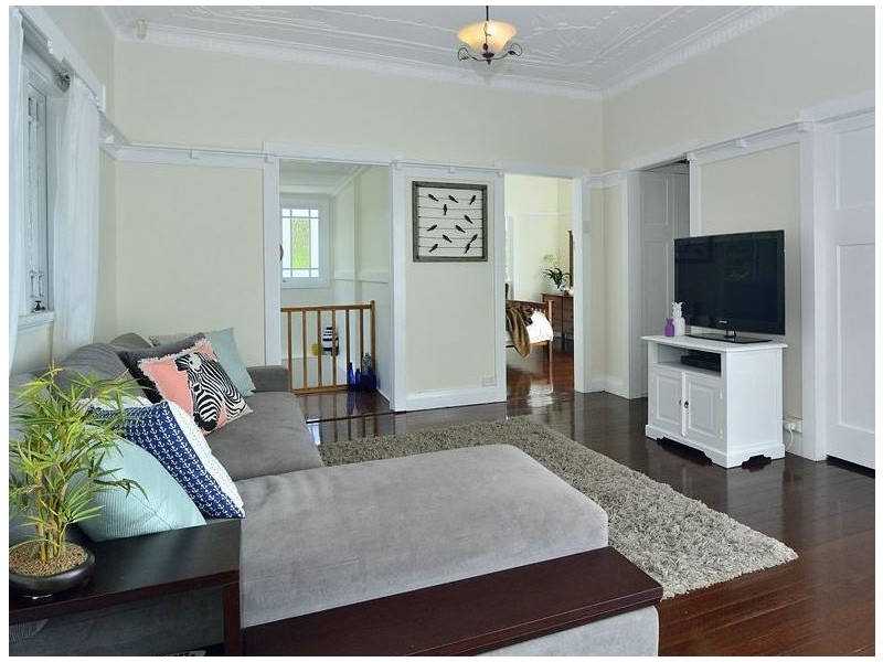 19 Black Street, Yeerongpilly QLD 4105