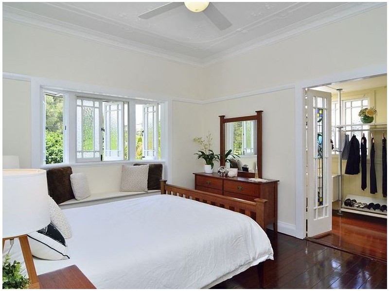 19 Black Street, Yeerongpilly QLD 4105