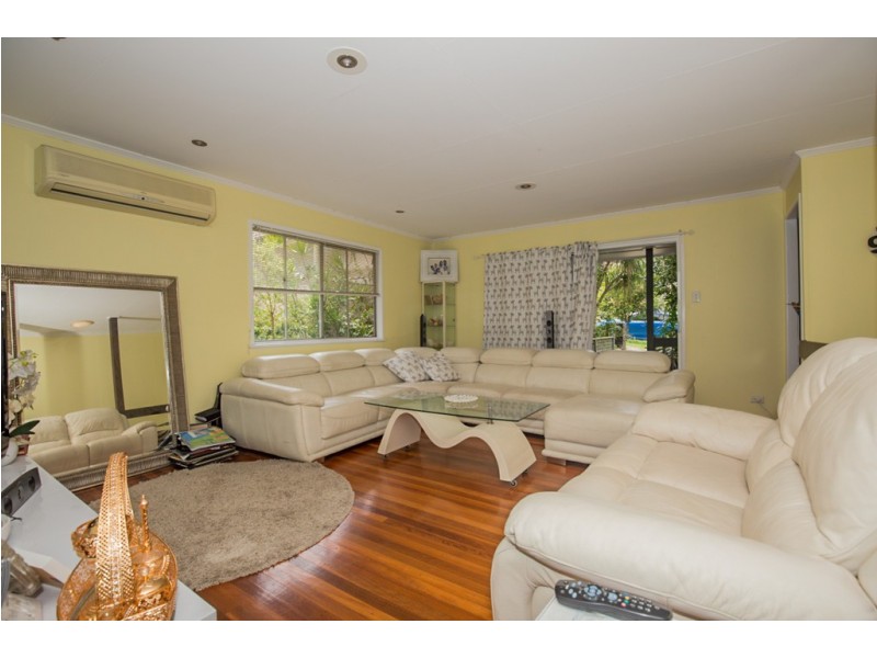 102 Fegen Drive, Moorooka QLD 4105