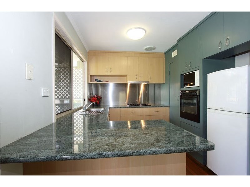 102 Fegen Drive, Moorooka QLD 4105