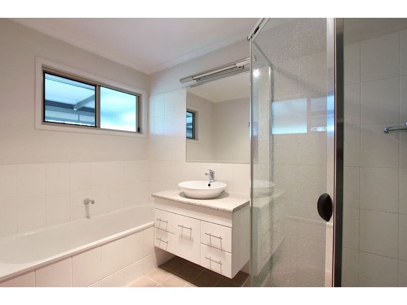 102 Fegen Drive, Moorooka QLD 4105