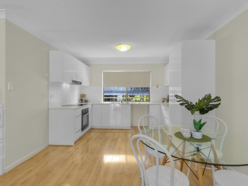 2/18 Kingsley Parade, Yeronga QLD 4104