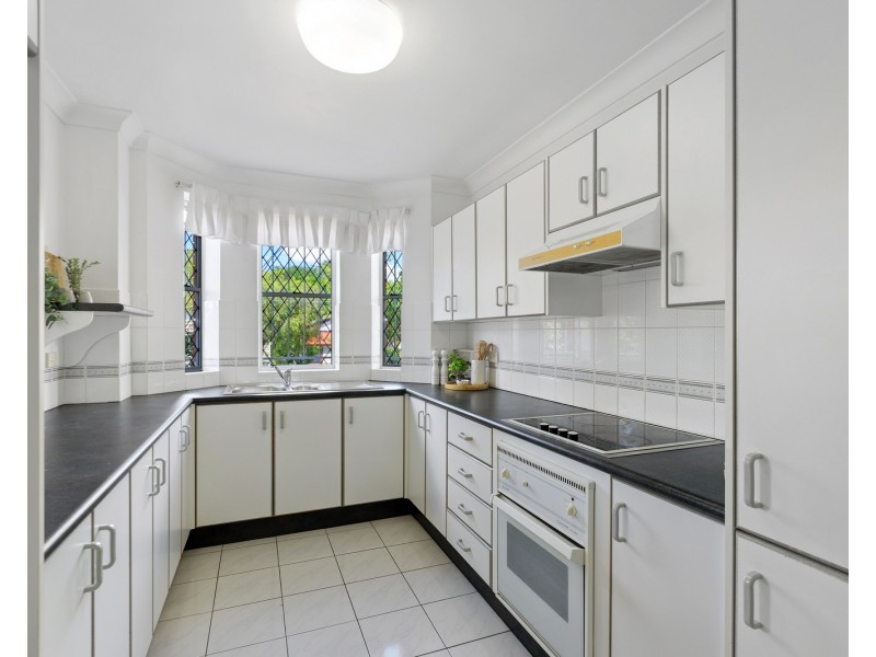 1/102 Pembroke Road, Coorparoo QLD 4151