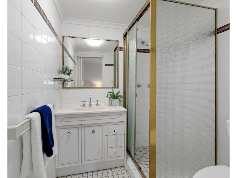 1/102 Pembroke Road, Coorparoo QLD 4151