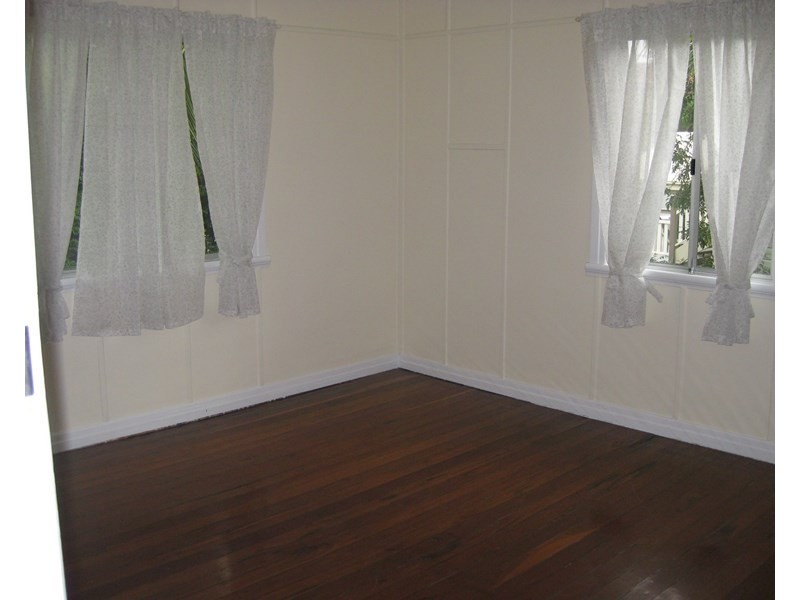 60 Cameron Street, Fairfield QLD 4103