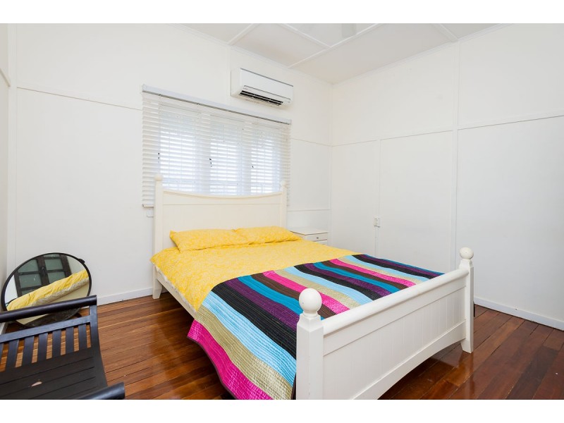 1077 Logan Road, Holland Park West QLD 4121