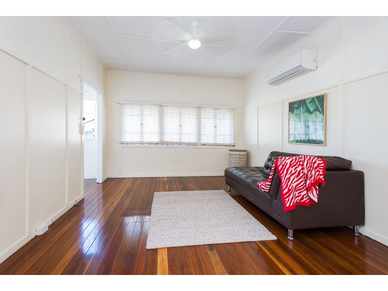 1077 Logan Road, Holland Park West QLD 4121