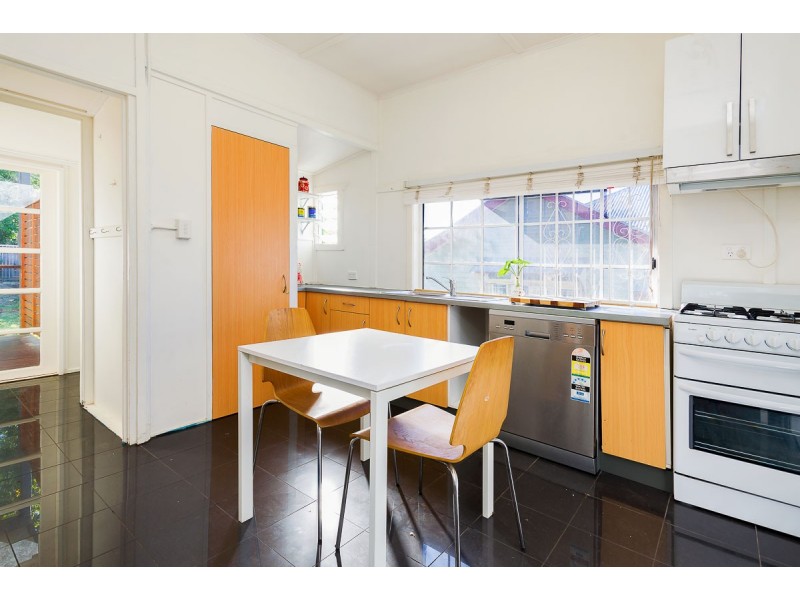 1077 Logan Road, Holland Park West QLD 4121