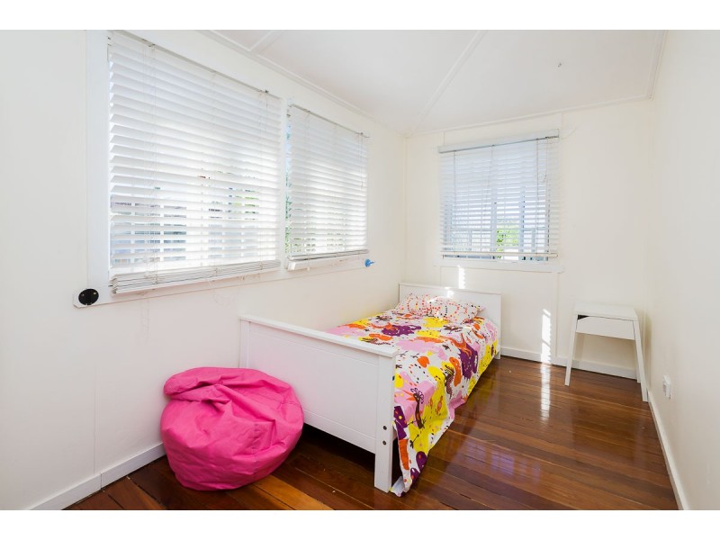 1077 Logan Road, Holland Park West QLD 4121
