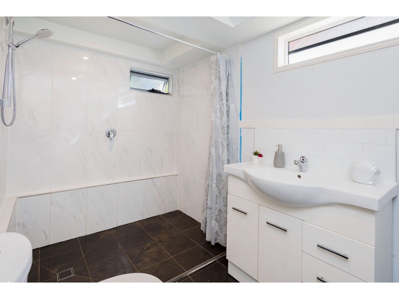1077 Logan Road, Holland Park West QLD 4121