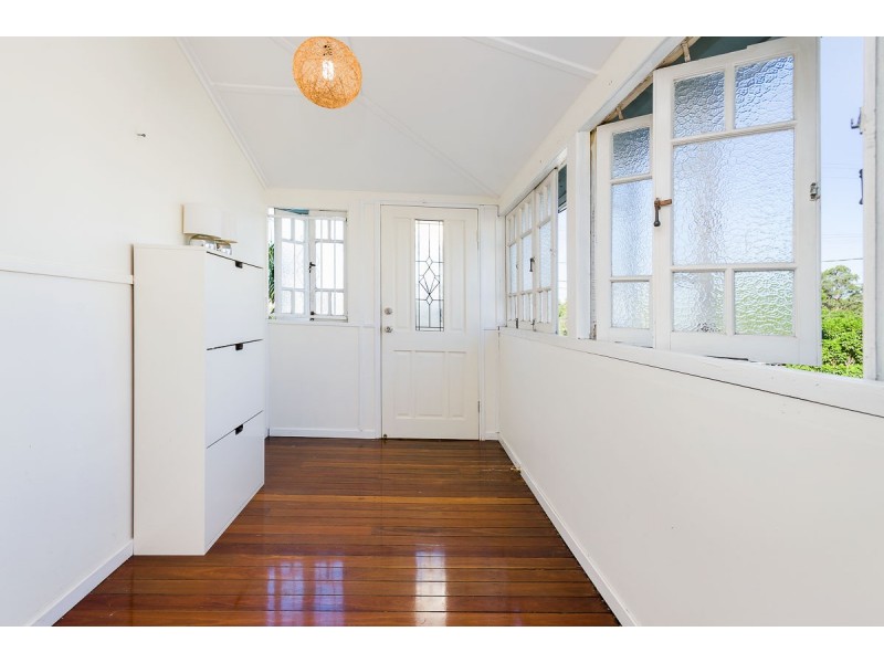 1077 Logan Road, Holland Park West QLD 4121