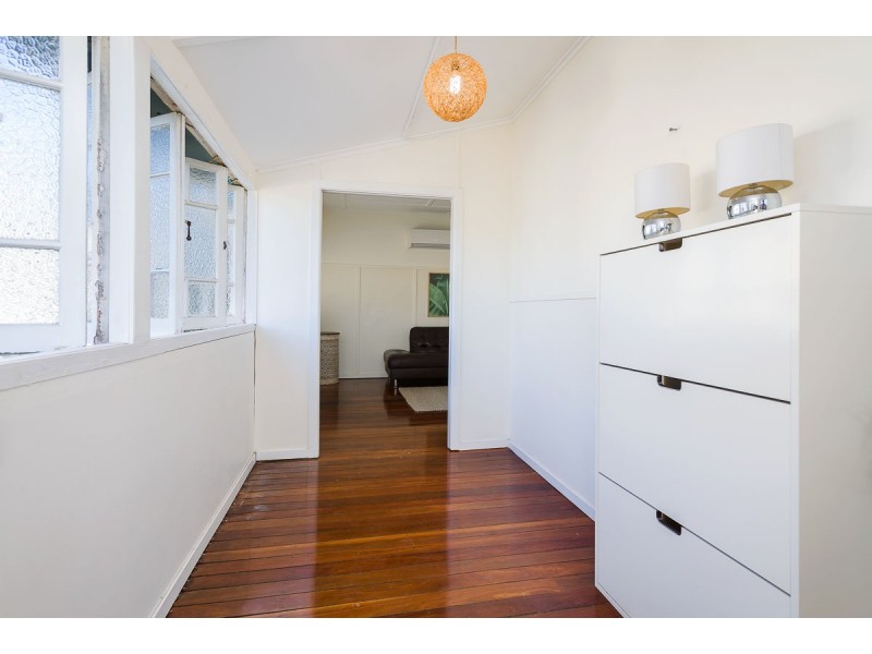1077 Logan Road, Holland Park West QLD 4121