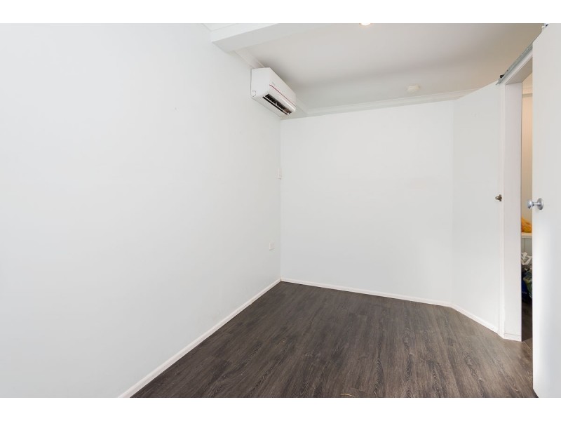 1077 Logan Road, Holland Park West QLD 4121