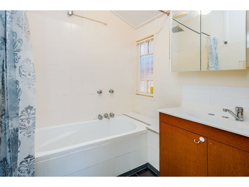 1077 Logan Road, Holland Park West QLD 4121
