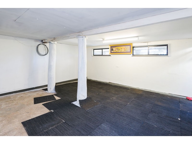 1077 Logan Road, Holland Park West QLD 4121