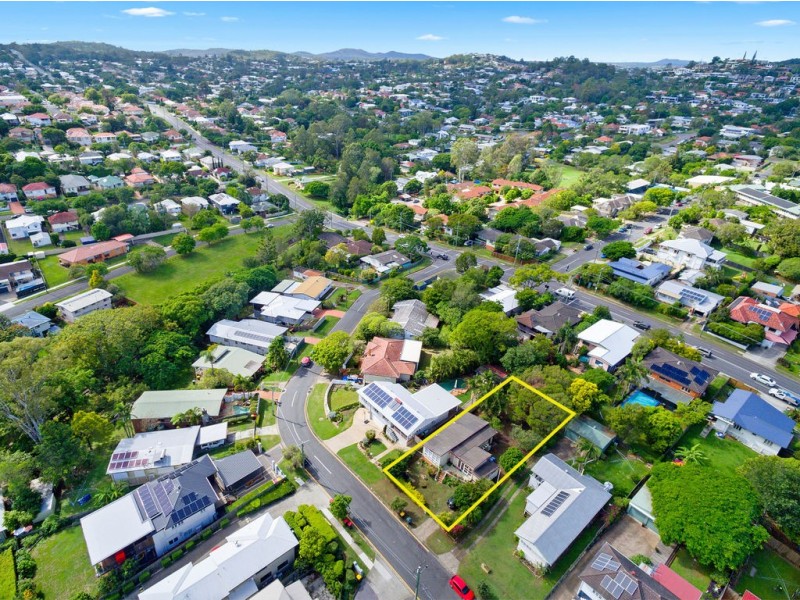 22 Oatland Crescent, Holland Park West QLD 4121