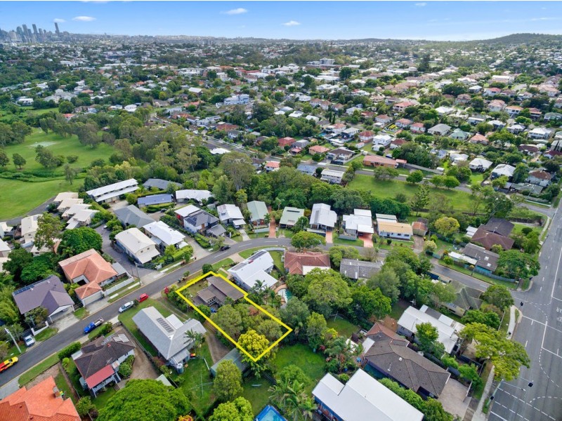 22 Oatland Crescent, Holland Park West QLD 4121