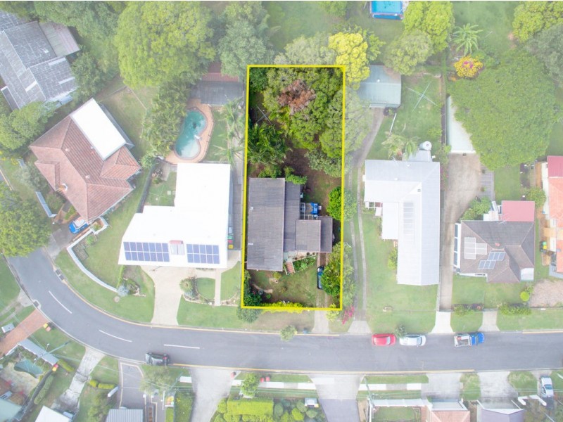 22 Oatland Crescent, Holland Park West QLD 4121