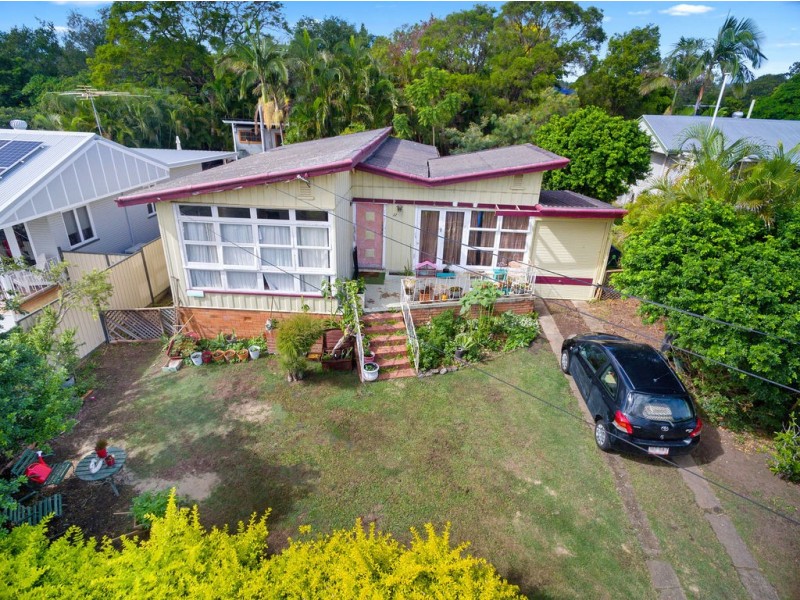22 Oatland Crescent, Holland Park West QLD 4121