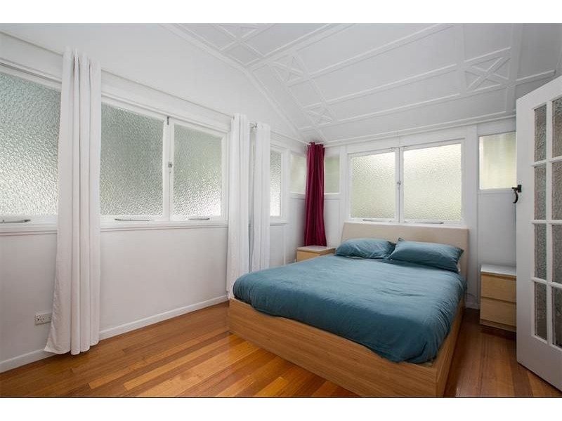 6 Ashby Street, Fairfield QLD 4103