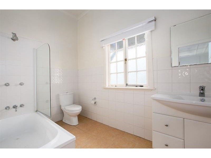 6 Ashby Street, Fairfield QLD 4103