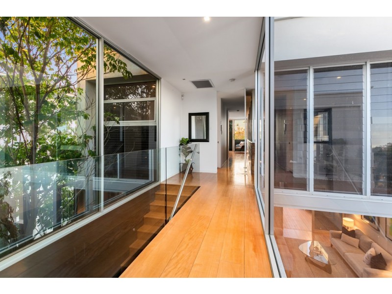 124 Brisbane Corso, Fairfield QLD 4103