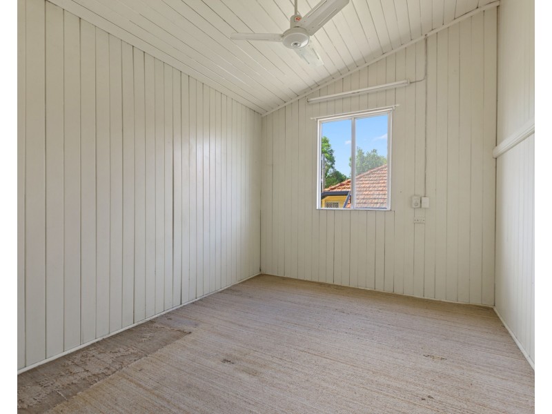 11 Beechcroft Street, Coopers Plains QLD 4108