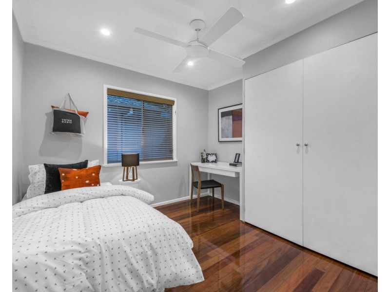 80 Lancelot Street, Tennyson QLD 4105