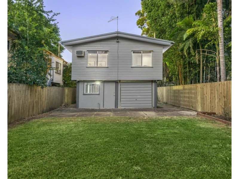 80 Lancelot Street, Tennyson QLD 4105