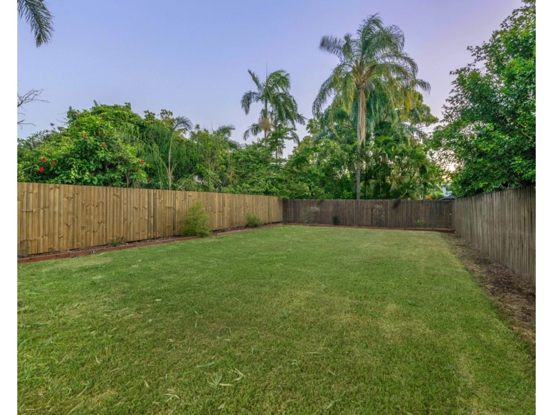 80 Lancelot Street, Tennyson QLD 4105