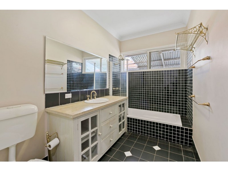 15 Vereker Street, Coopers Plains QLD 4108