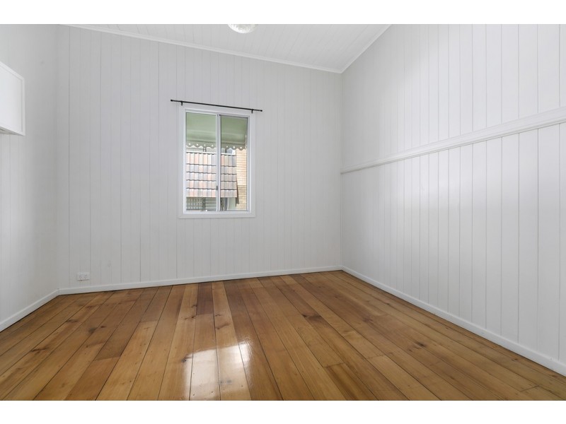 6 Cross Street, Fairfield QLD 4103