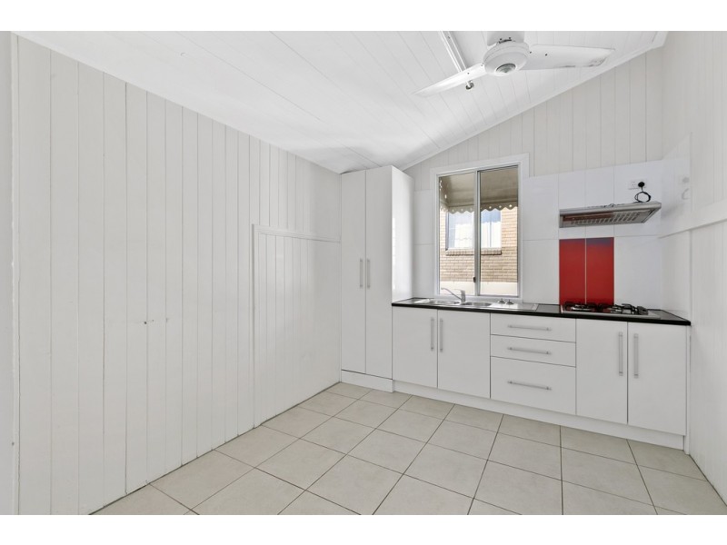 6 Cross Street, Fairfield QLD 4103