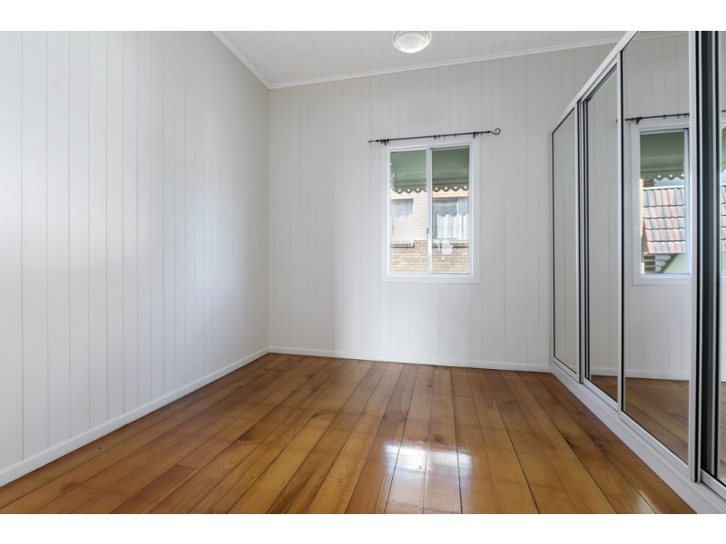 6 Cross Street, Fairfield QLD 4103