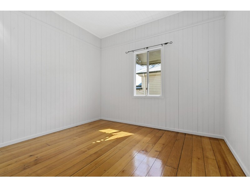 6 Cross Street, Fairfield QLD 4103