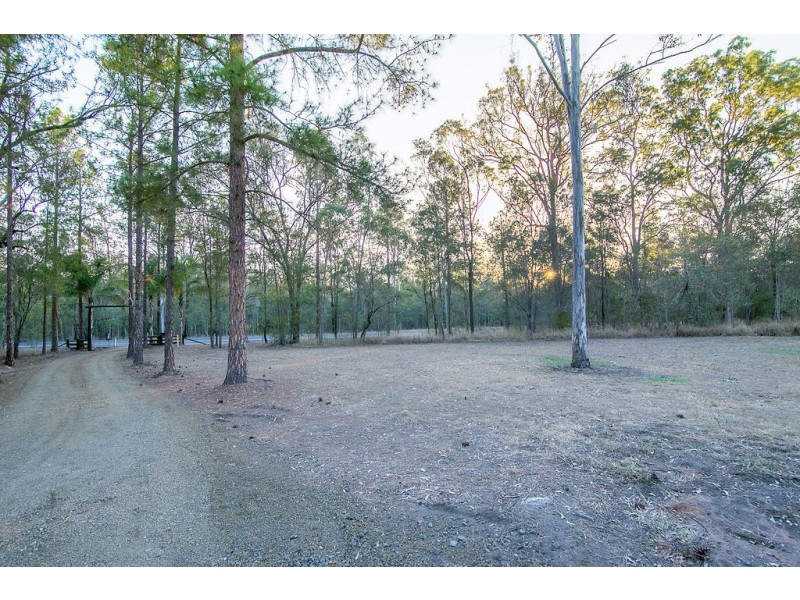 443 Brisbane Valley Highway, Pine Mountain QLD 4306