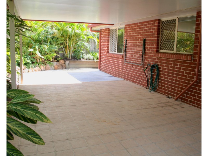 2/27 Fenton Street, Fairfield QLD 4103