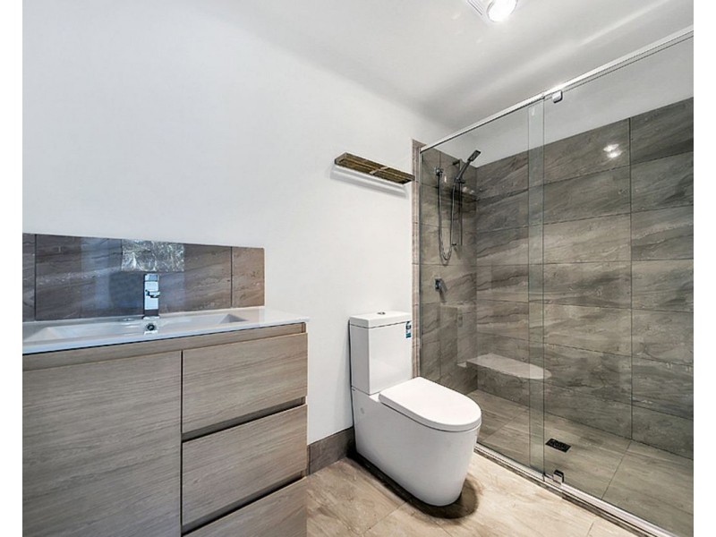 2/110 Nicholson Street, Greenslopes QLD 4120