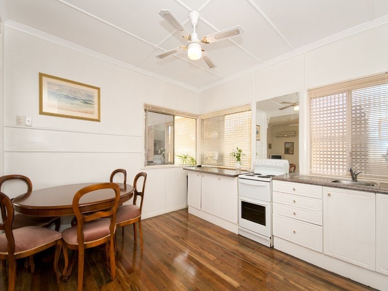 32 Lancelot Street, Tennyson QLD 4105