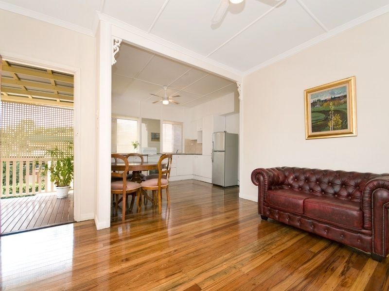32 Lancelot Street, Tennyson QLD 4105