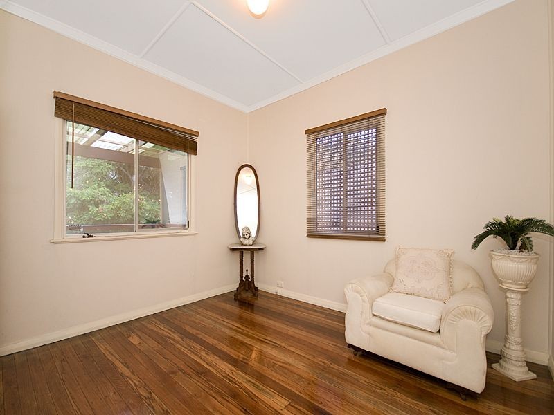 32 Lancelot Street, Tennyson QLD 4105