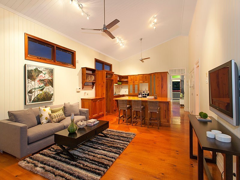 10 Bower Street, Annerley QLD 4103