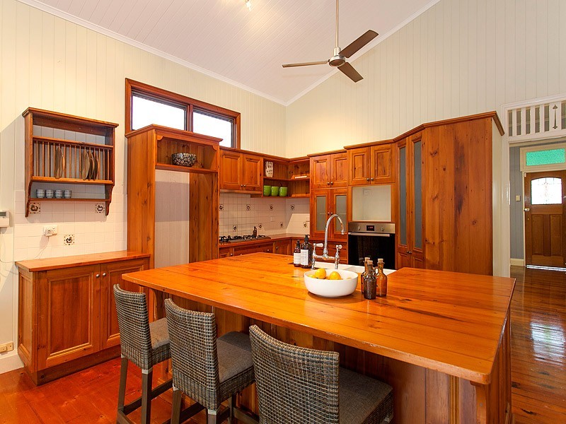 10 Bower Street, Annerley QLD 4103