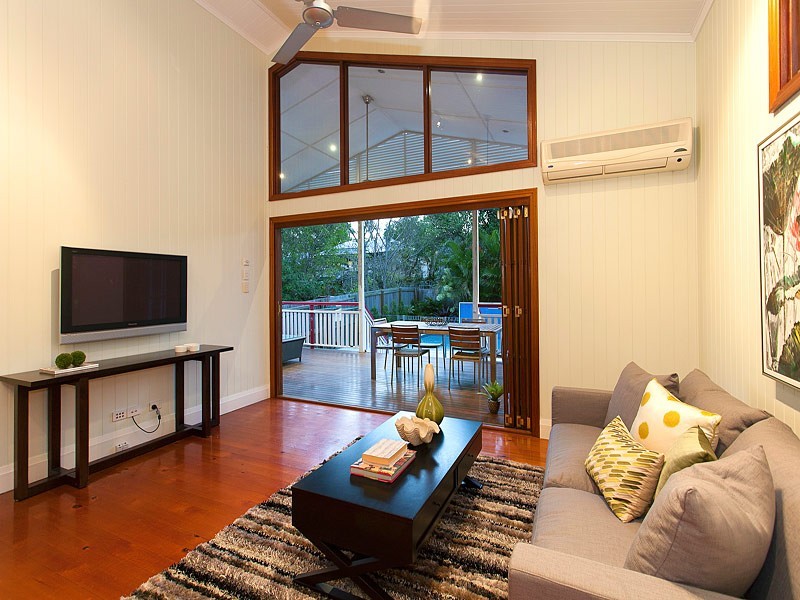 10 Bower Street, Annerley QLD 4103