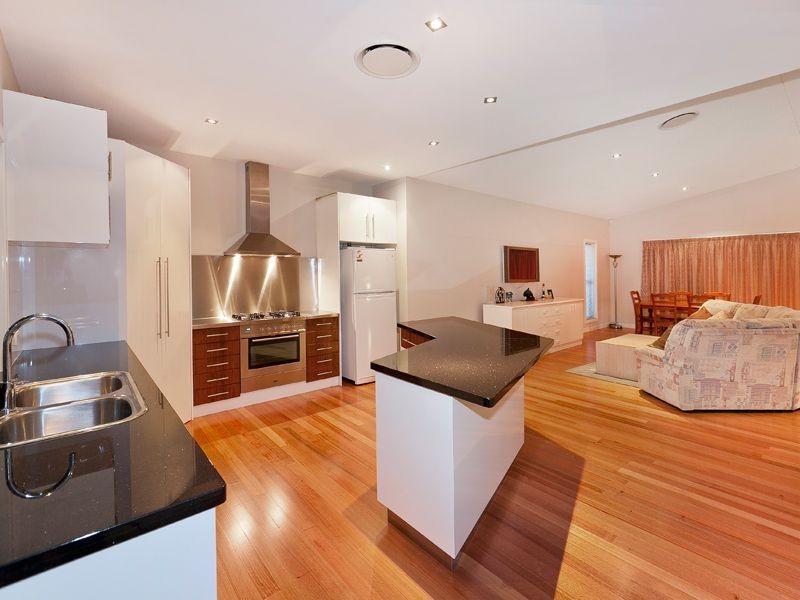 16 Sharon Street, Moorooka QLD 4105