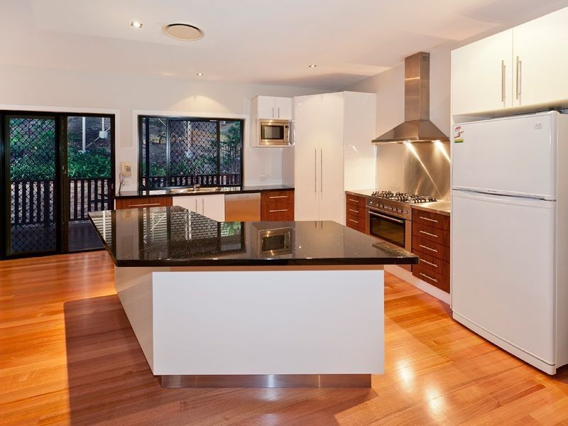 16 Sharon Street, Moorooka QLD 4105