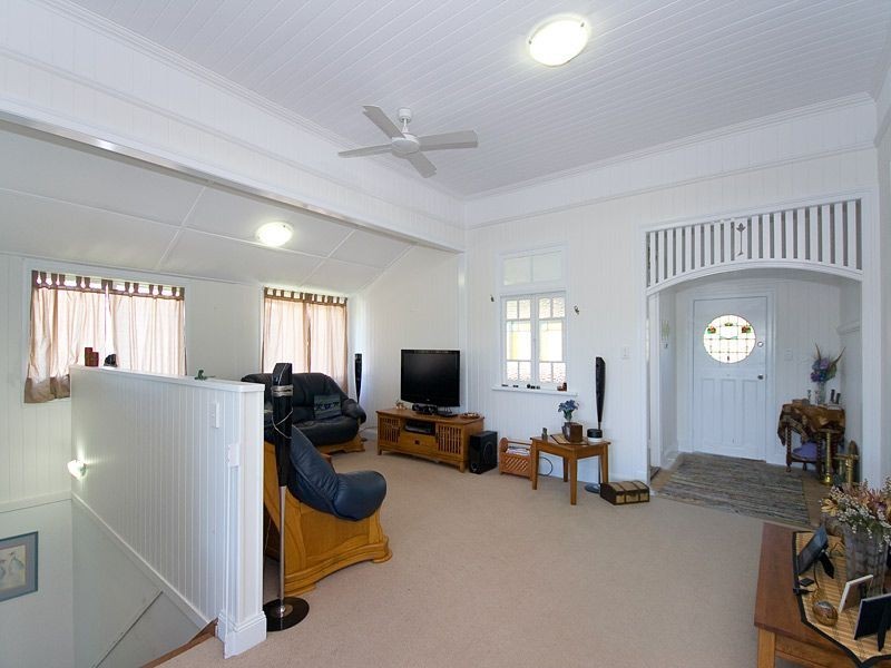 13 Archibald Street, Fairfield QLD 4103