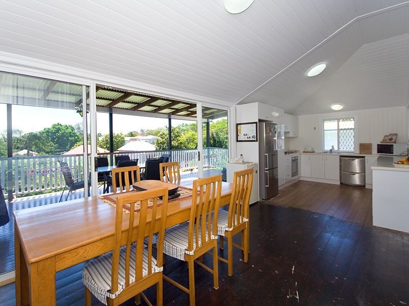 13 Archibald Street, Fairfield QLD 4103