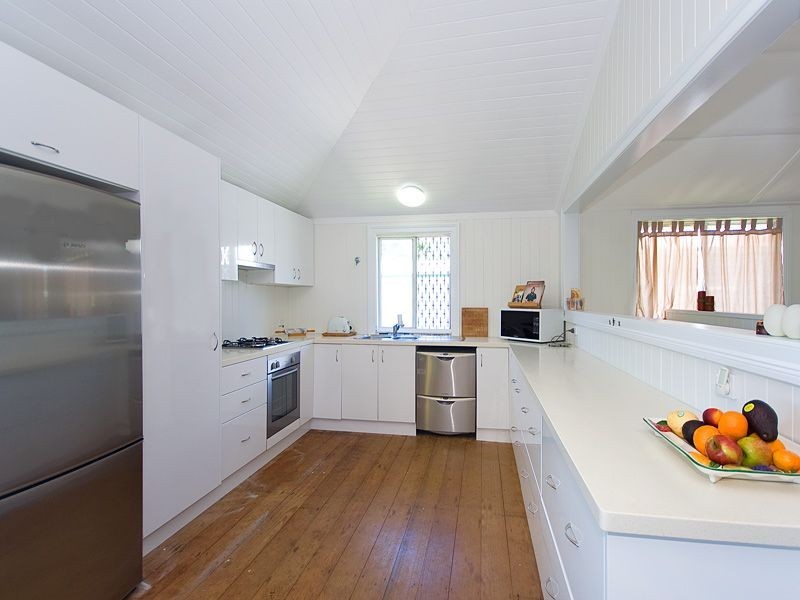 13 Archibald Street, Fairfield QLD 4103